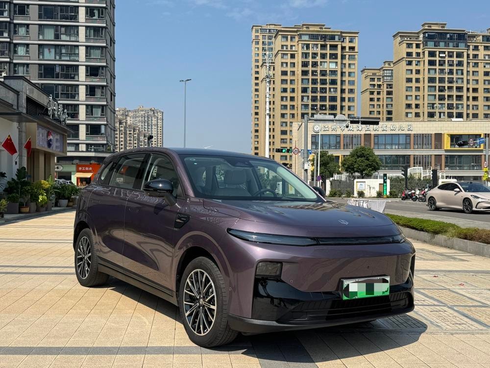 Leapmotor B10 2025 — фото автомобиля
