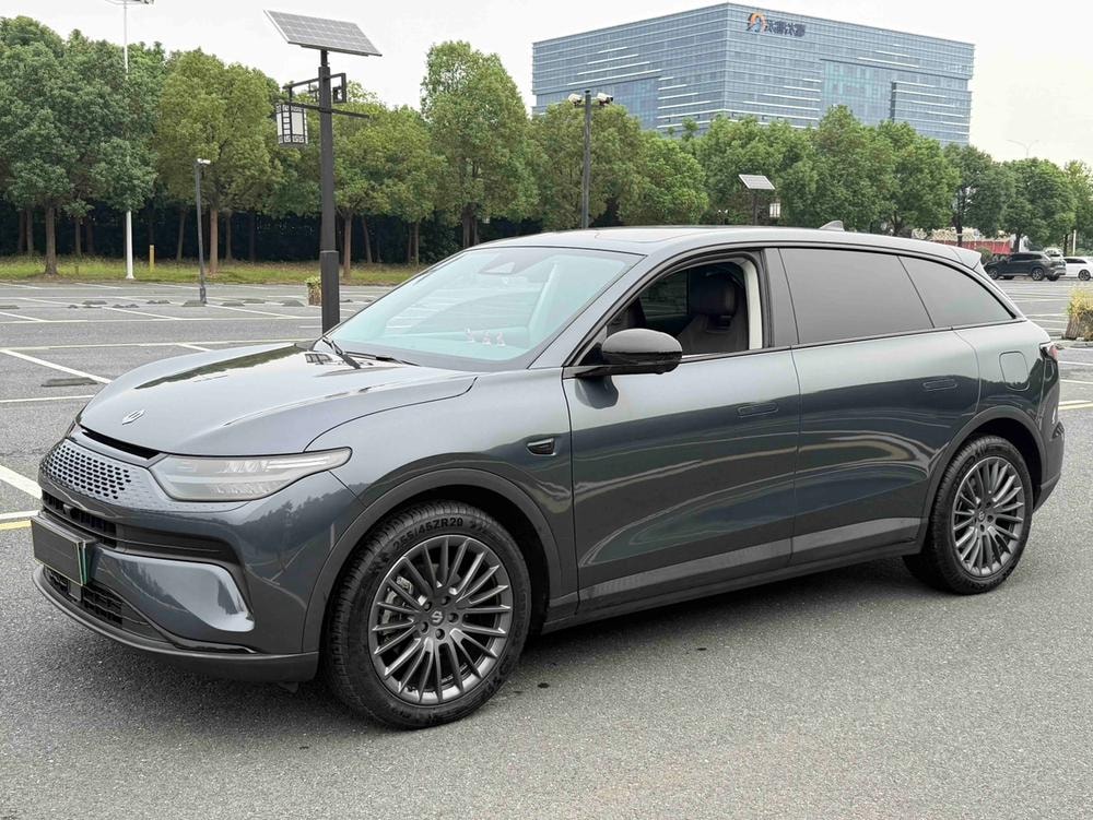Leapmotor C11 2023 — фото автомобиля 1
