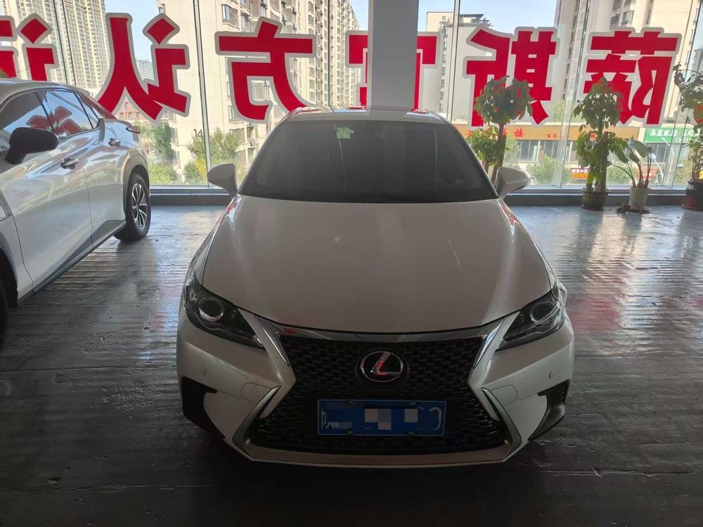 Lexus CT 2020 — фото автомобиля 1