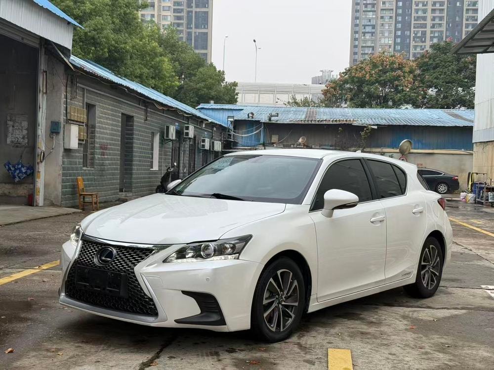 Lexus CT 2019 — фото автомобиля