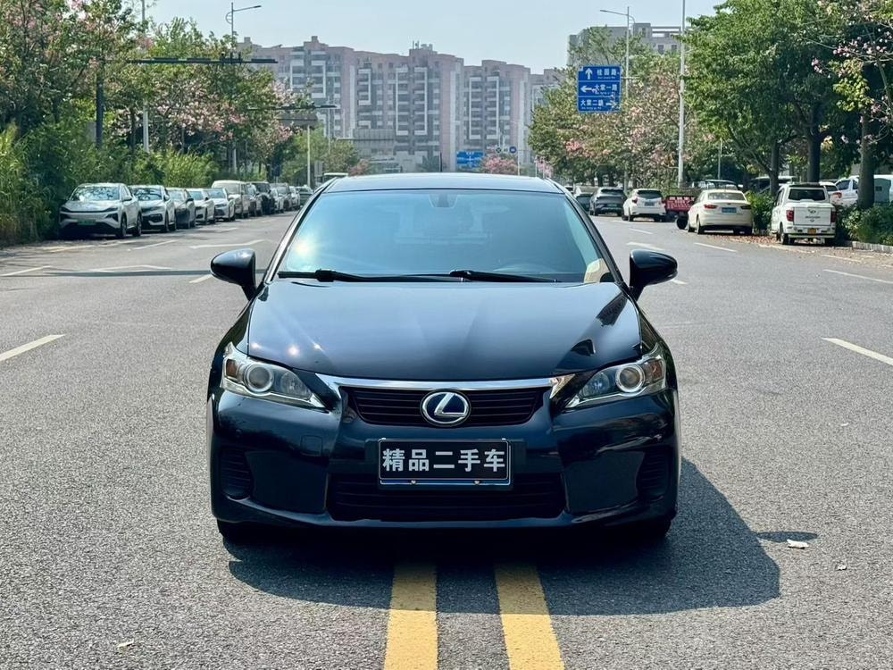 Lexus CT 2012 — фото автомобиля