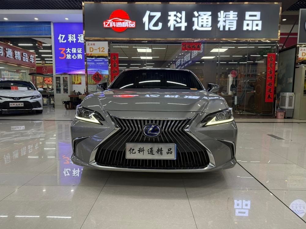 Lexus ES 2020 — фото автомобиля 1
