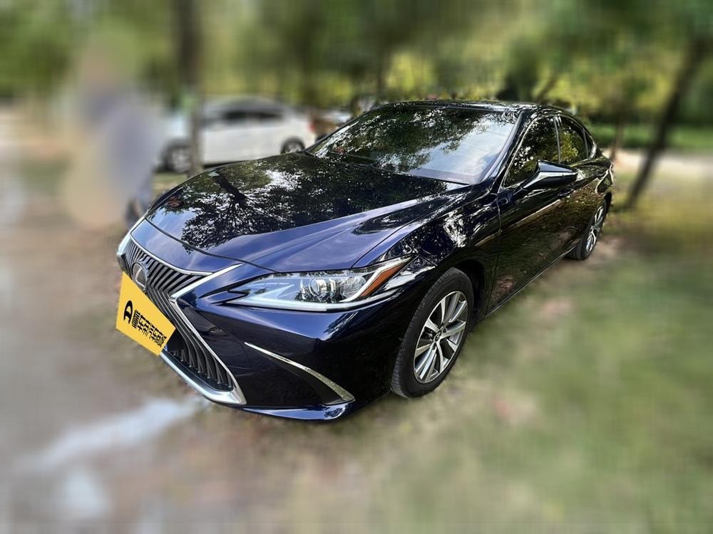 Lexus ES 2020 — фото автомобиля