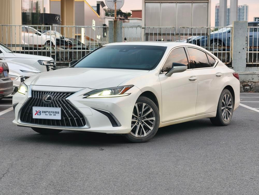 Lexus ES 2022 — фото автомобиля