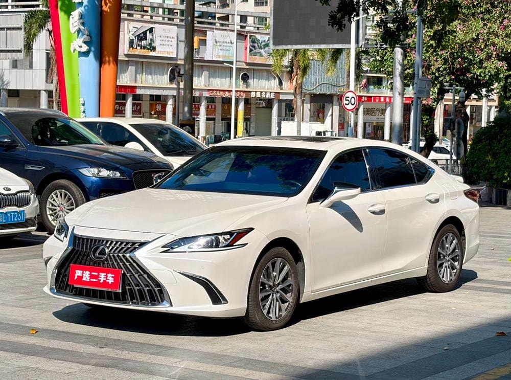 Lexus ES 2022 — фото автомобиля