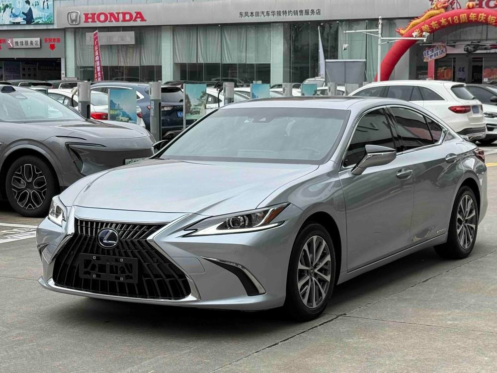 Lexus ES 2021 — фото автомобиля