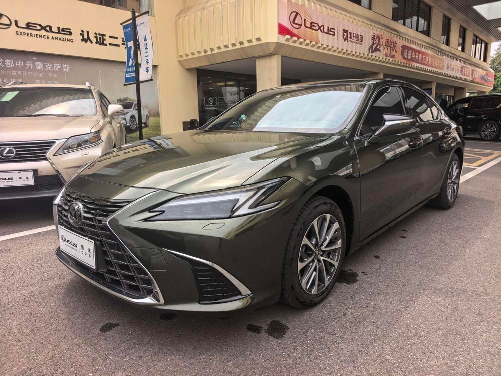 Lexus ES 2025 — фото автомобиля 1