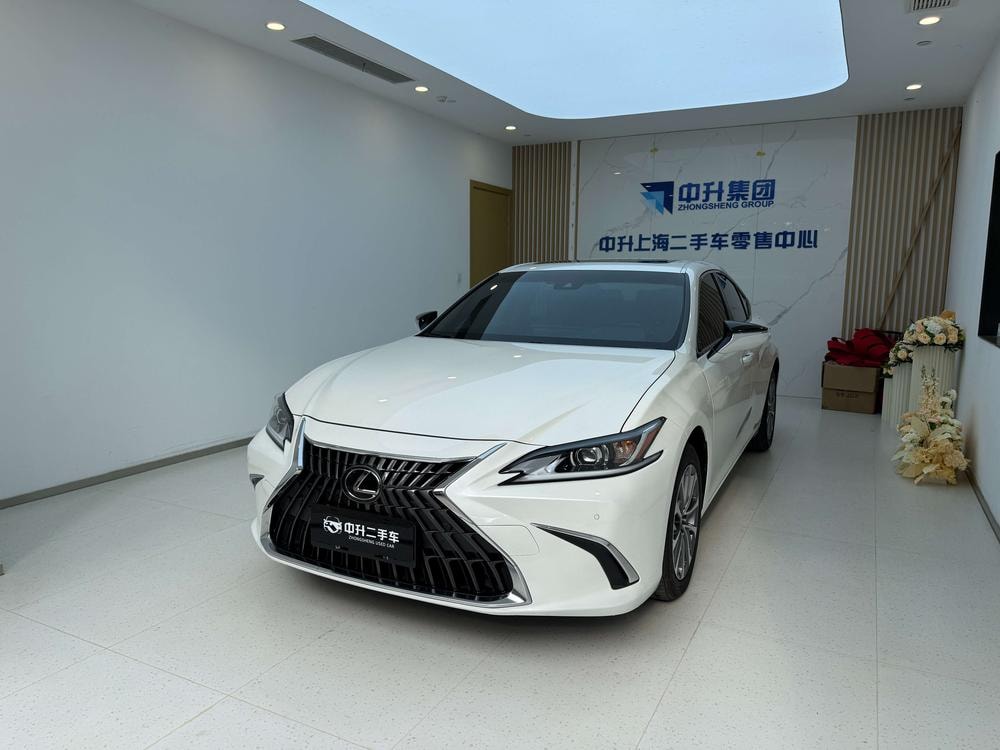 Lexus ES 2022 — фото автомобиля 1
