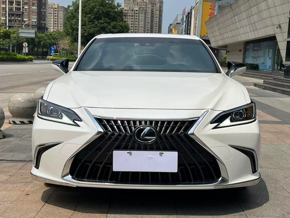 Lexus ES 2022 — фото автомобиля