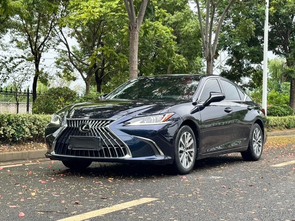 Lexus ES 2021 — фото автомобиля