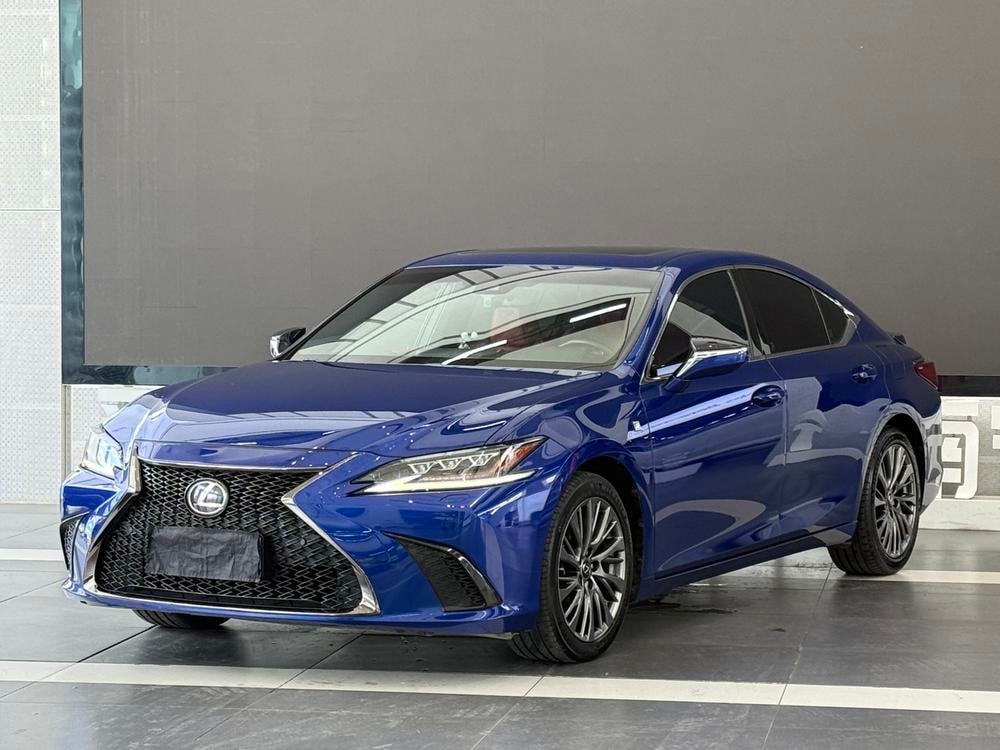 Lexus ES 2018 — фото автомобиля