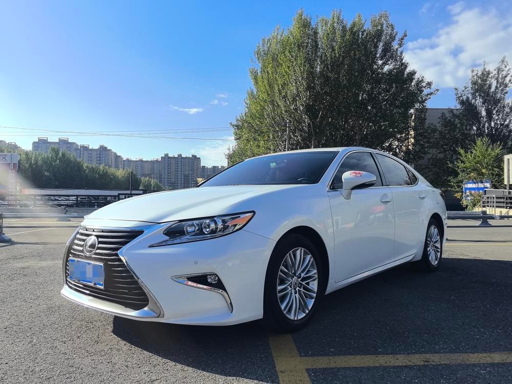 Lexus ES 2015 — фото автомобиля 1
