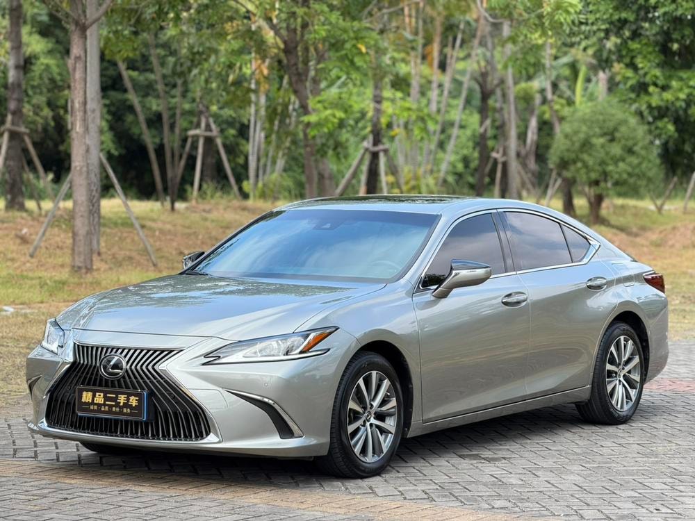 Lexus ES 2020 — фото автомобиля 1