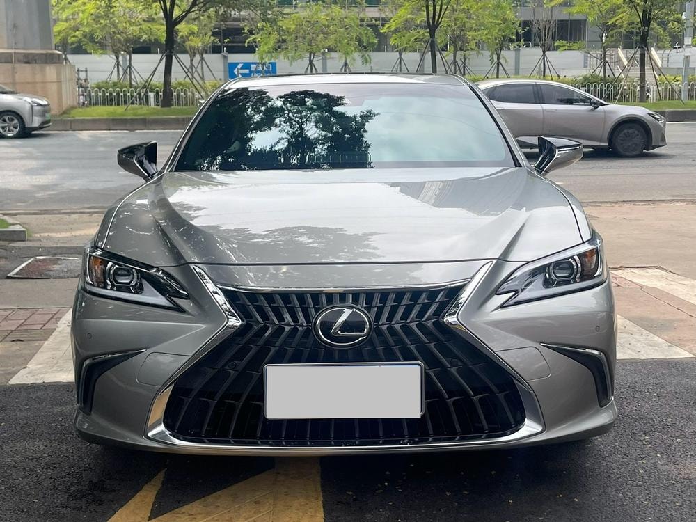 Lexus ES 2022 — фото автомобиля
