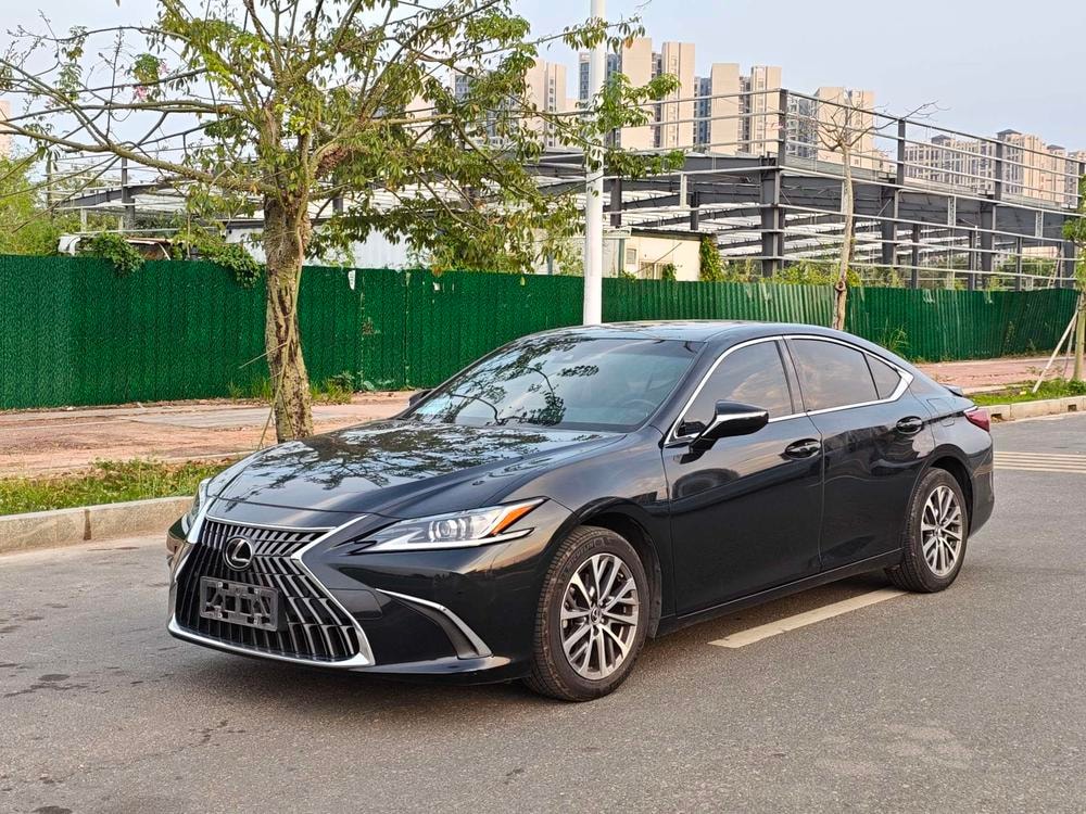 Lexus ES 2022 — фото автомобиля