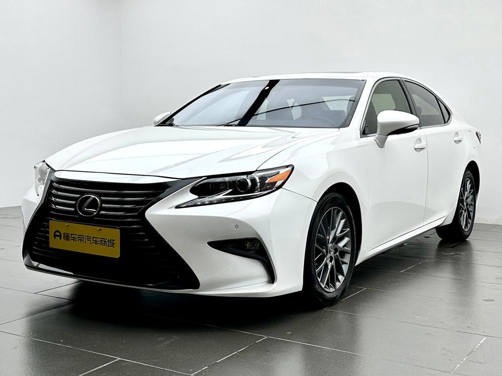 Lexus ES 2017 — фото автомобиля 1