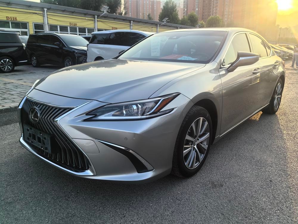 Lexus ES 2021 — фото автомобиля