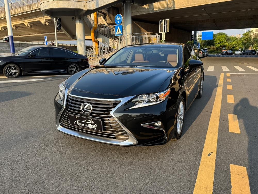 Lexus ES 2015 — фото автомобиля 1