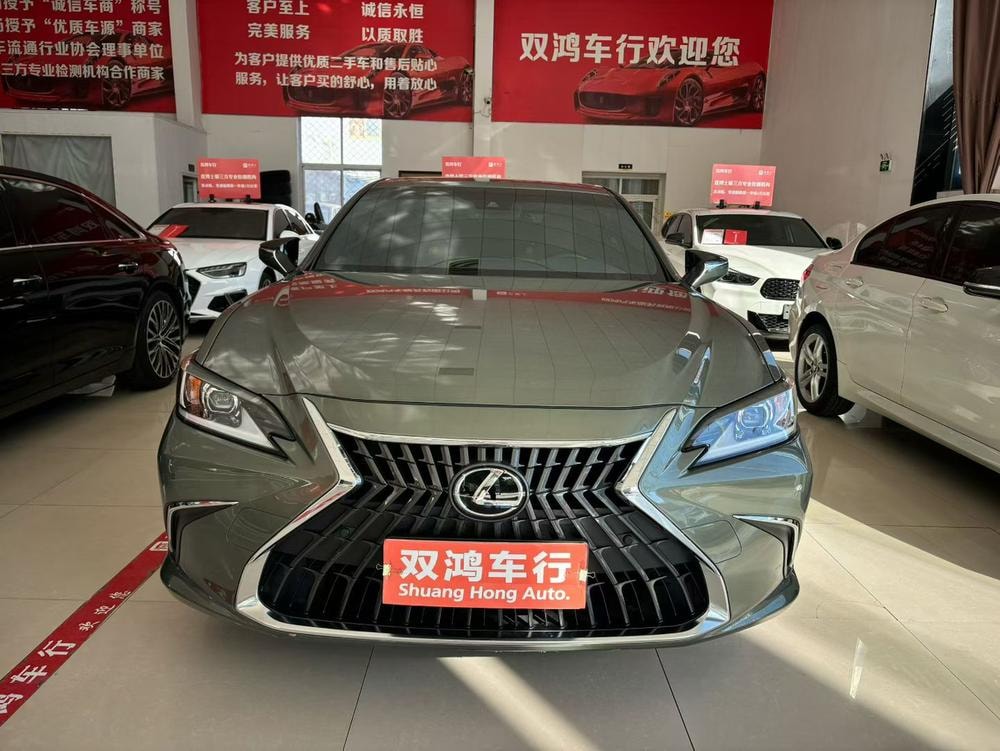 Lexus ES 2022 — фото автомобиля