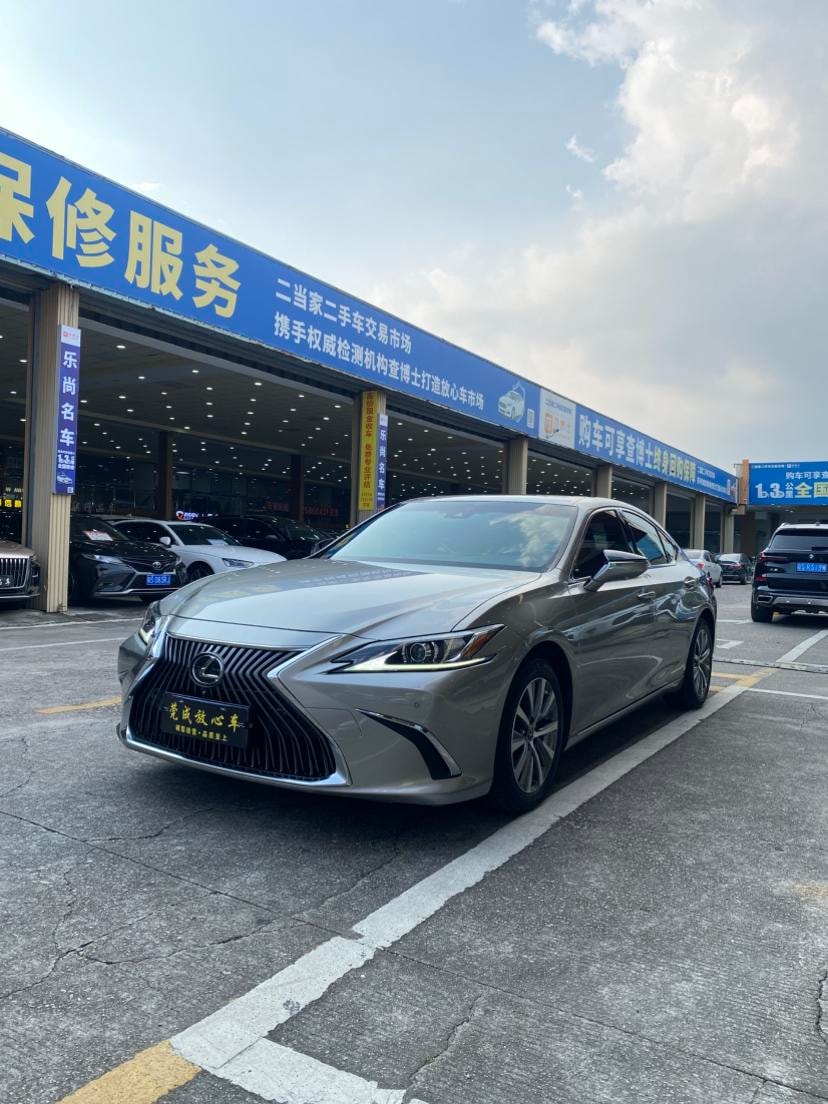 Lexus ES 2018 — фото автомобиля 1