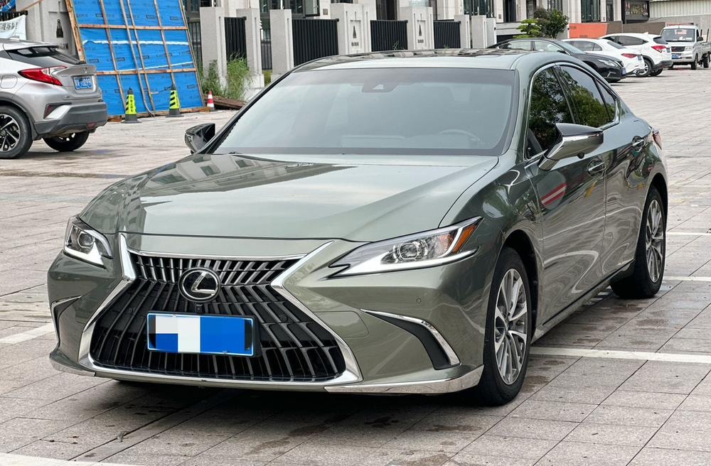 Lexus ES 2022 — фото автомобиля