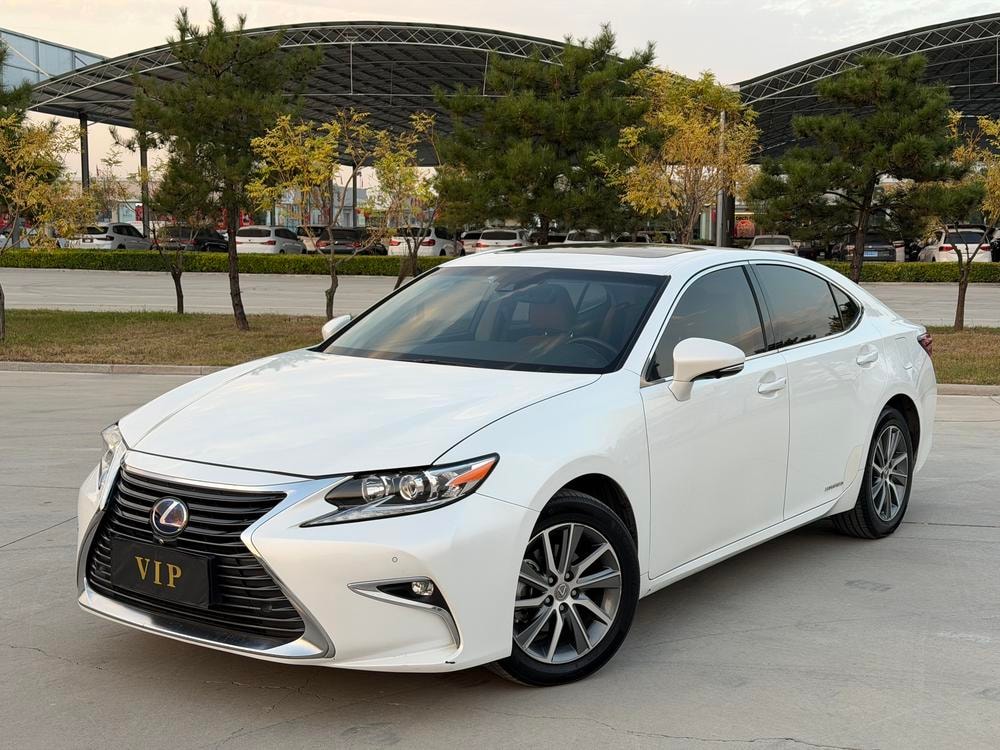 Lexus ES 2015 — фото автомобиля 1