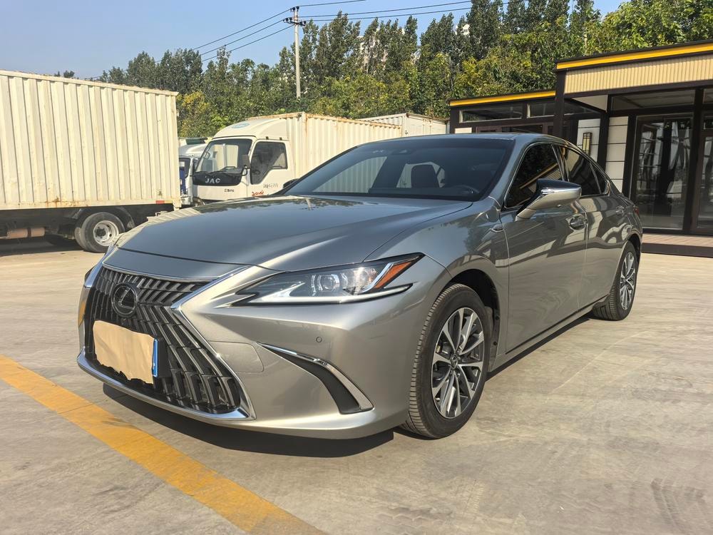 Lexus ES 2024 — фото автомобиля 1