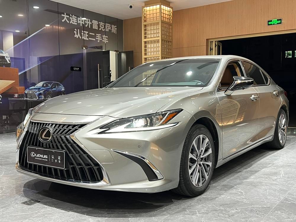 Lexus ES 2022 — фото автомобиля