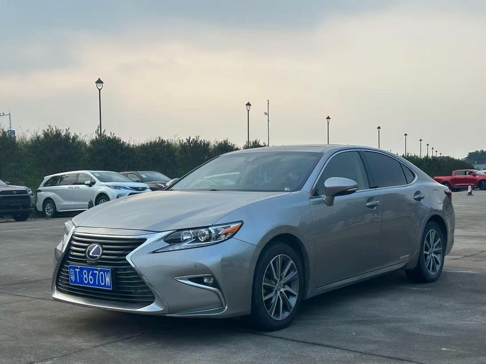 Lexus ES 2017 — фото автомобиля