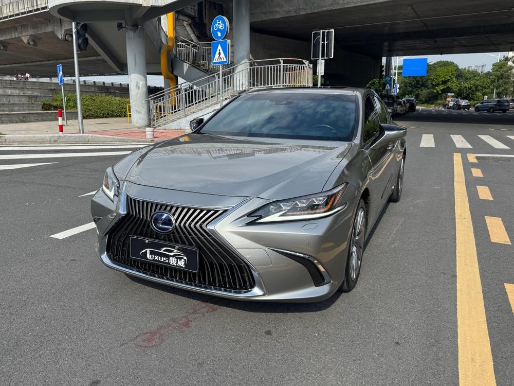 Lexus ES 2020 — фото автомобиля