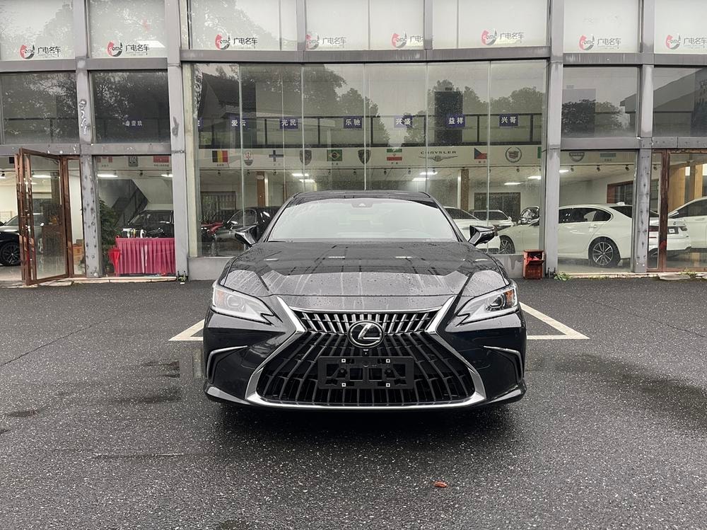 Lexus ES 2022 — фото автомобиля 1