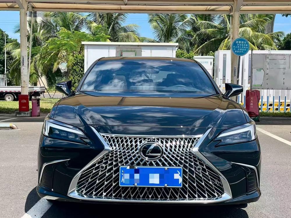 Lexus ES 2025 — фото автомобиля 1
