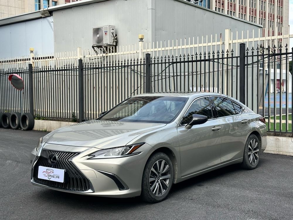 Lexus ES 2020 — фото автомобиля 1