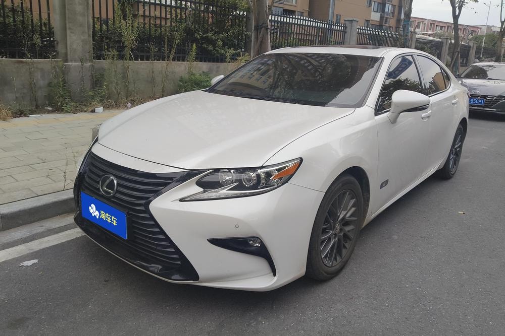 Lexus ES 2017 — фото автомобиля