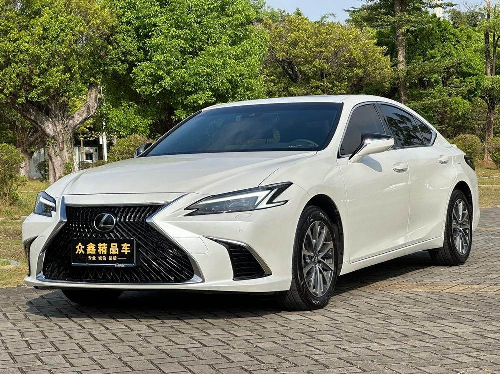 Lexus ES 2025 — фото автомобиля 1