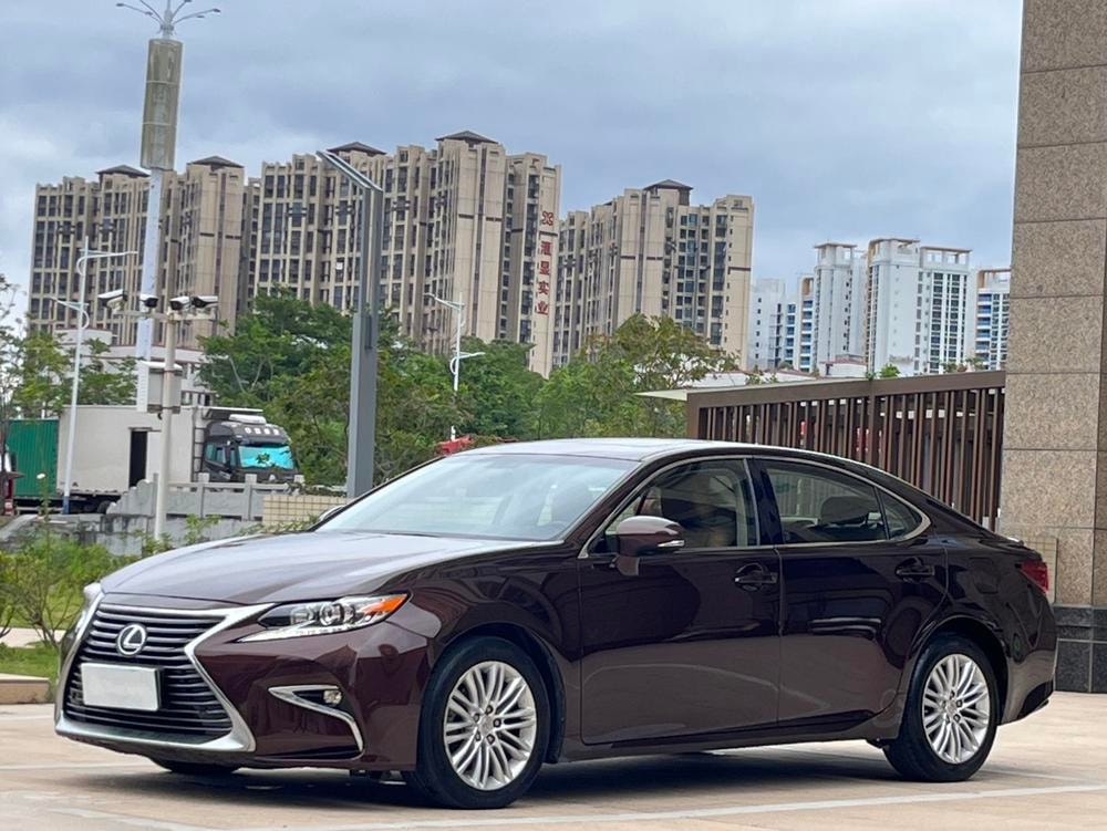 Lexus ES 2015 — фото автомобиля