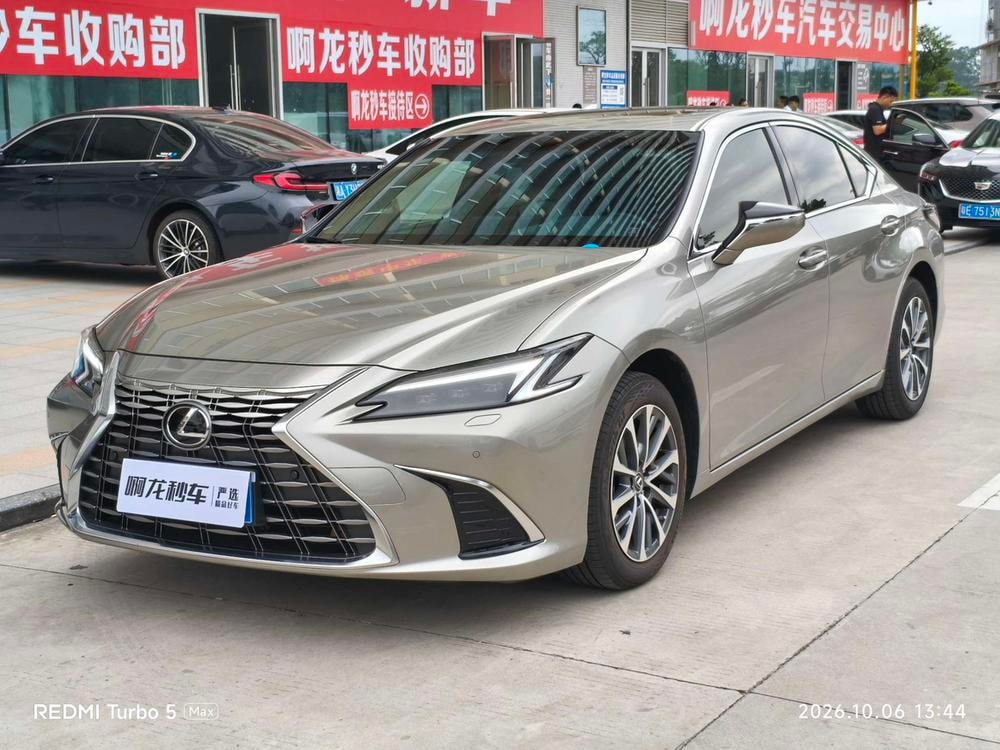 Lexus ES 2025 — фото автомобиля 1
