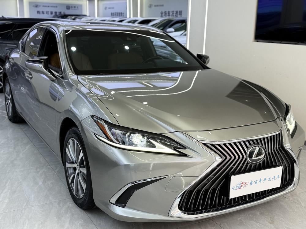 Lexus ES 2020 — фото автомобиля 1