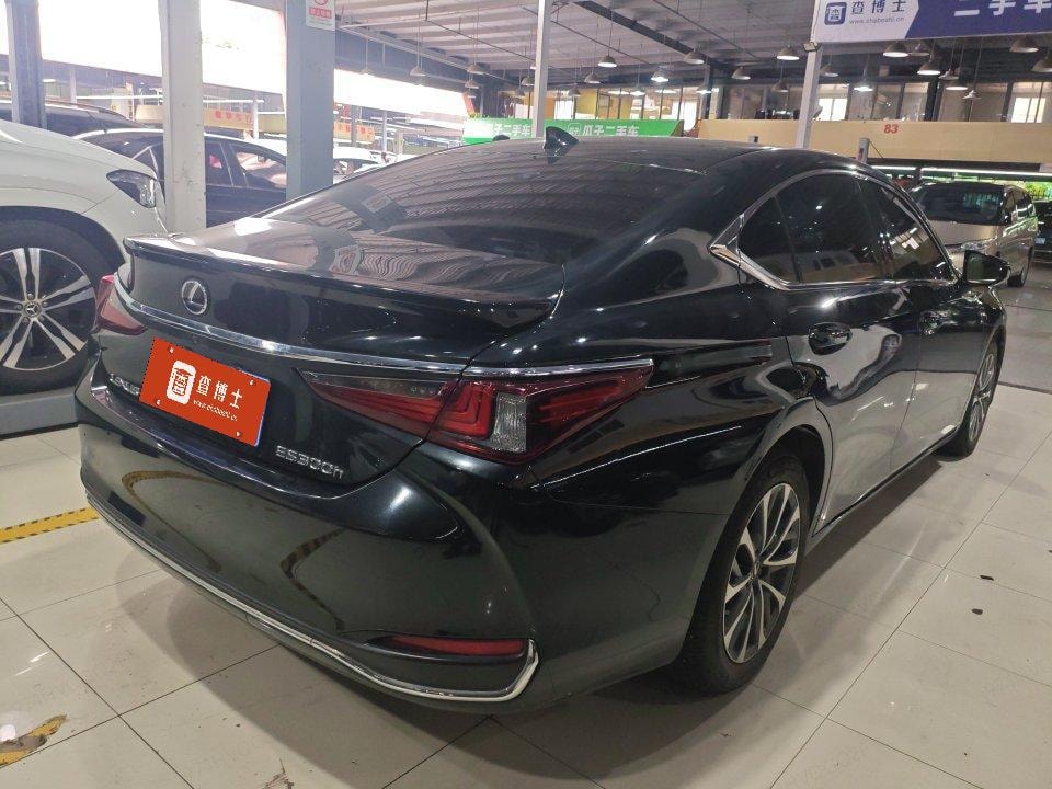 Lexus ES 2022 — фото автомобиля