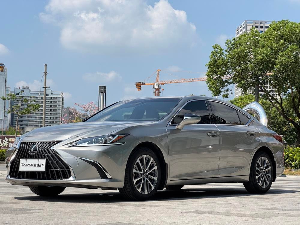 Lexus ES 2022 — фото автомобиля
