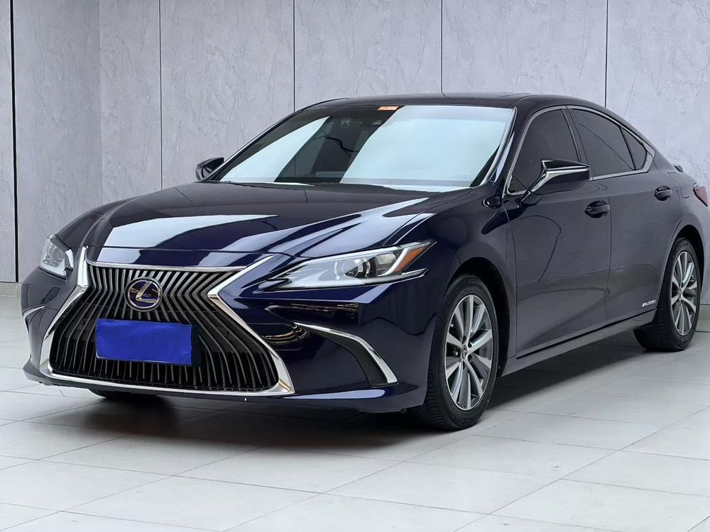 Lexus ES 2018 — фото автомобиля