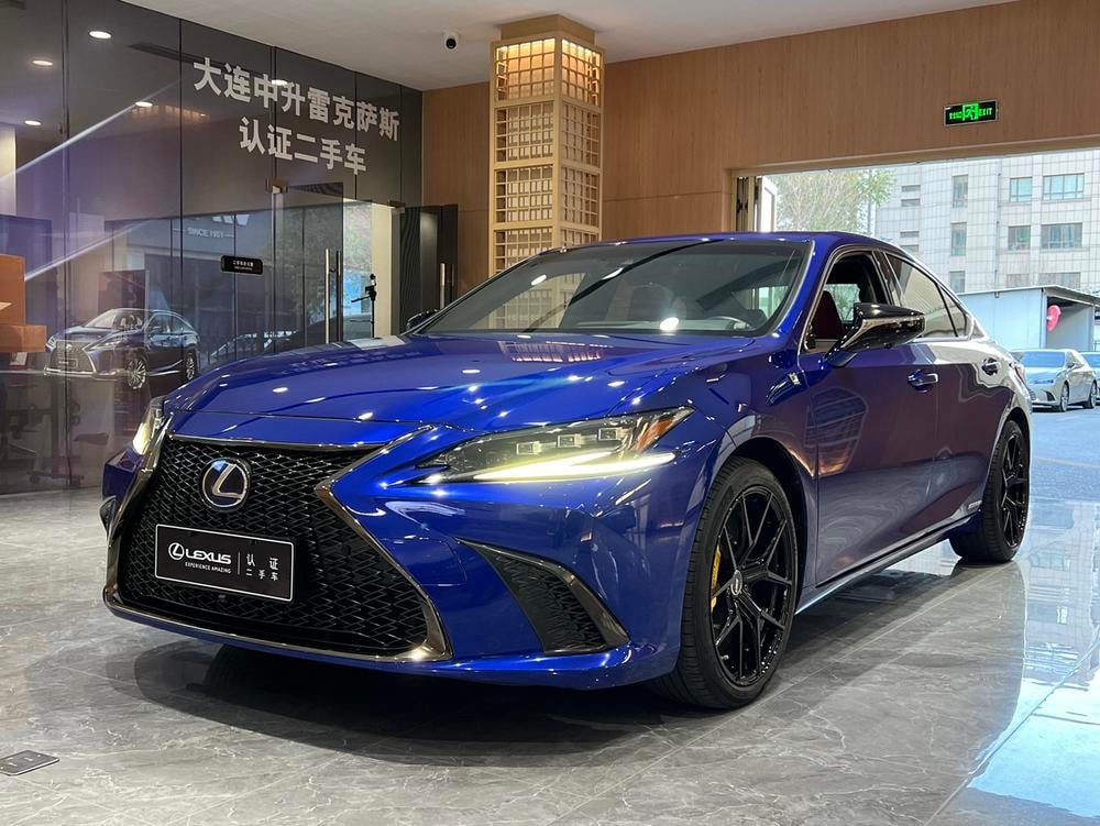 Lexus ES 2021 — фото автомобиля
