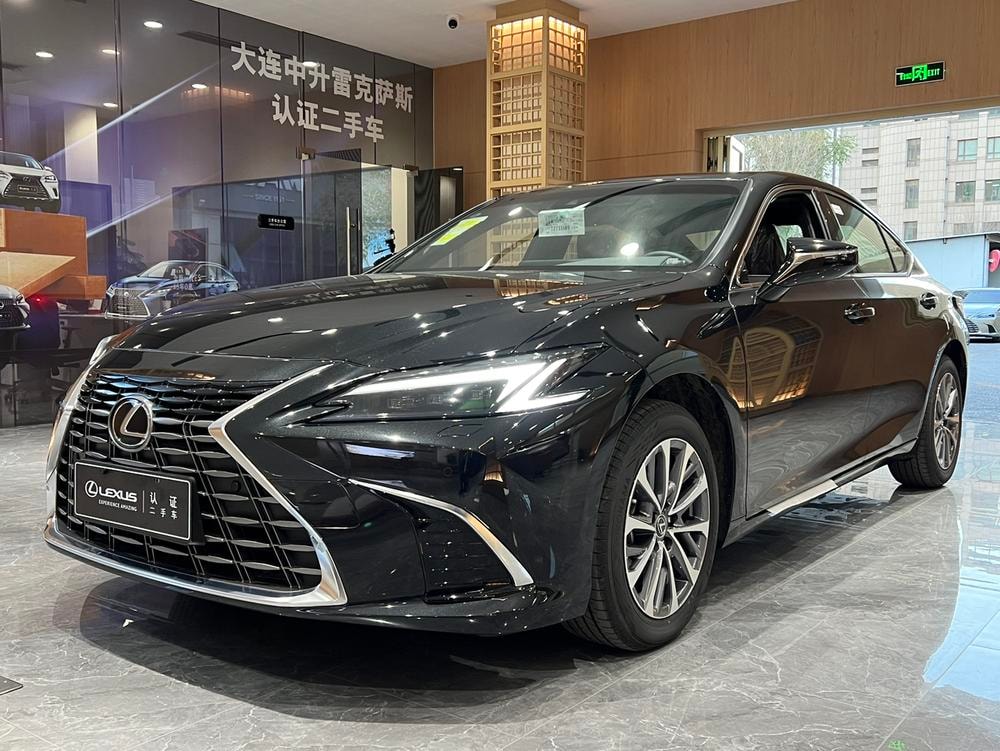 Lexus ES 2025 — фото автомобиля 1