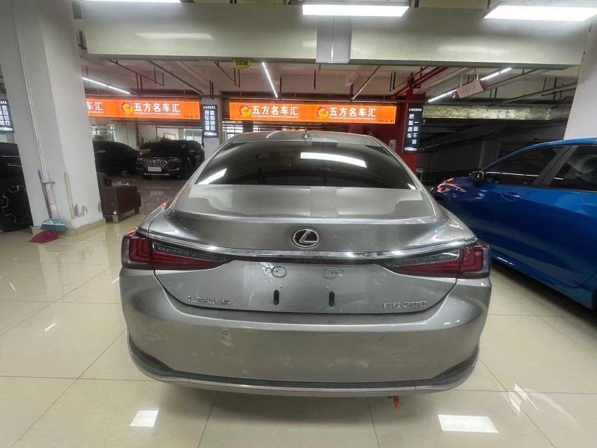 Lexus ES 2022 — фото автомобиля