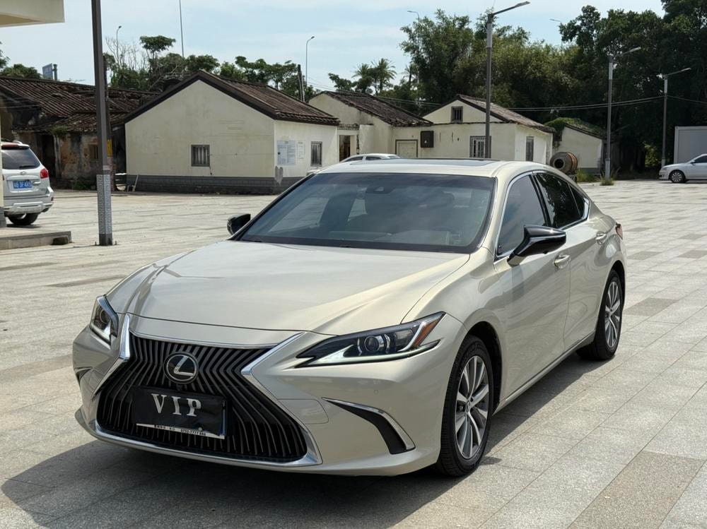 Lexus ES 2021 — фото автомобиля 1