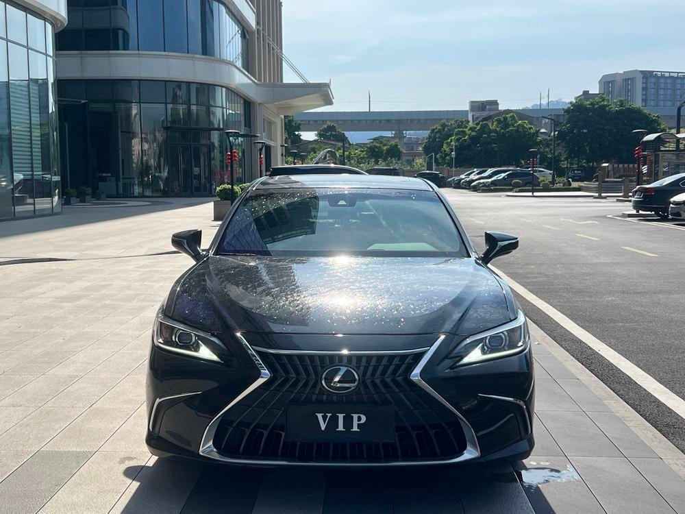 Lexus ES 2021 — фото автомобиля
