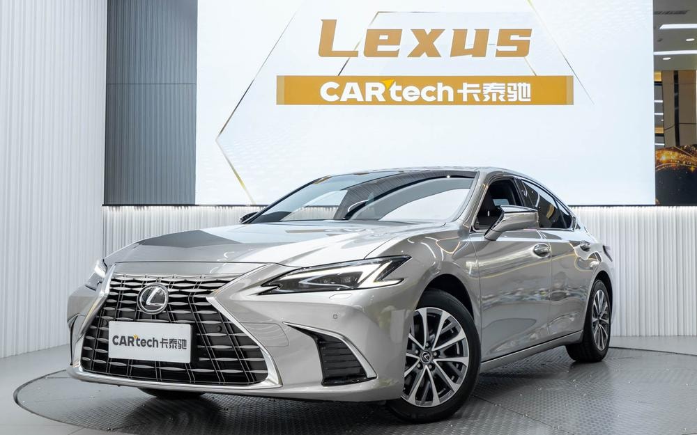 Lexus ES 2025 — фото автомобиля