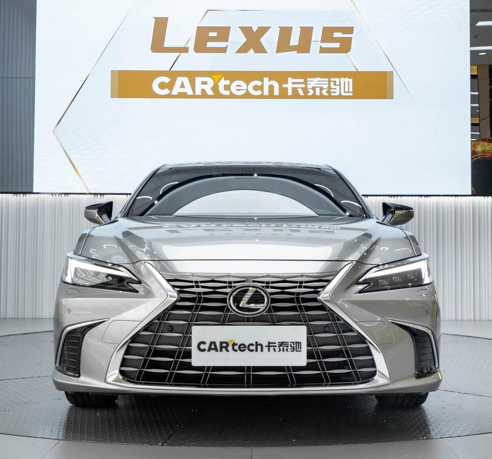 Lexus ES 2025 — фото автомобиля 1