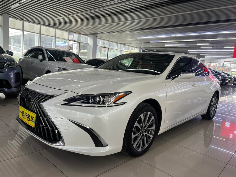 Lexus ES 2022 — фото автомобиля