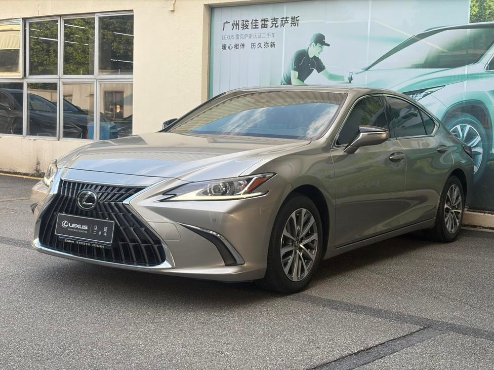 Lexus ES 2022 — фото автомобиля 1